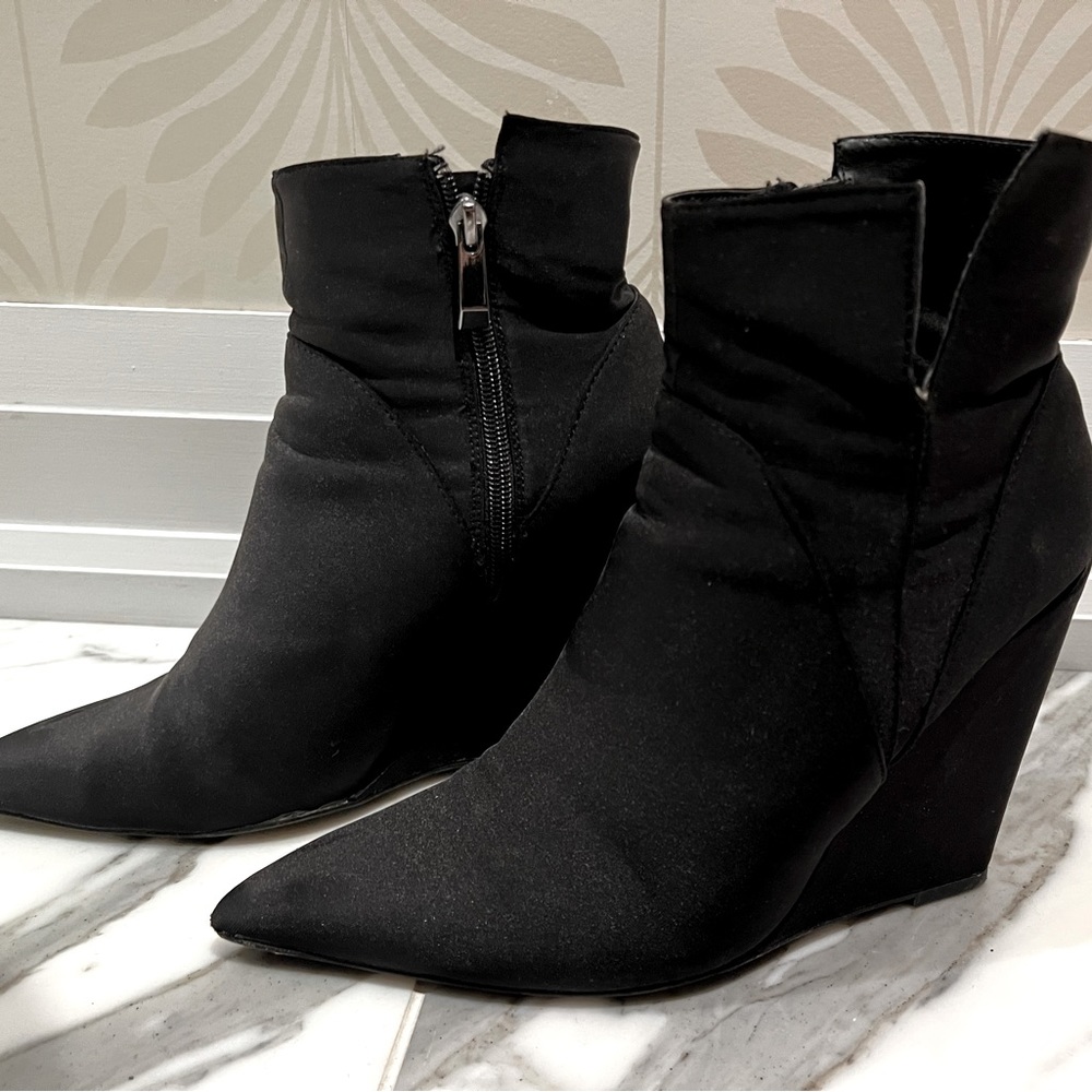 Zara pointed toe wedge bootie - size 41